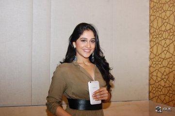 Regina Cassandra Launches Oppo Mobile Phone